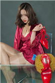 美女撒尿